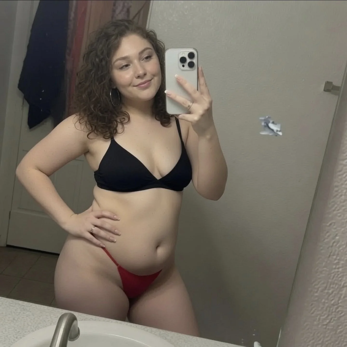 Latina Gaby hermosa gordita blanquita culona sexy con mini tetas deliciosa coño abierta image 9