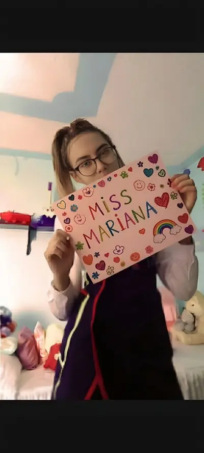 Miren a la puta maestra Mariana entregada cover image