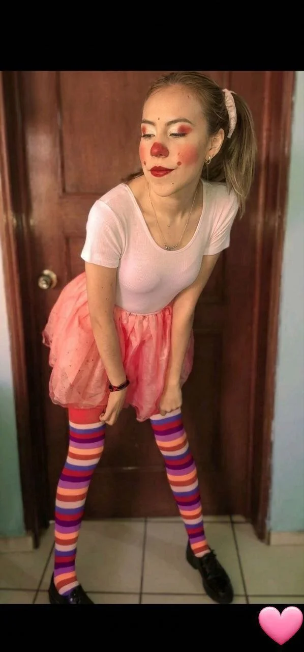 Miren a la puta maestra Mariana entregada image 12
