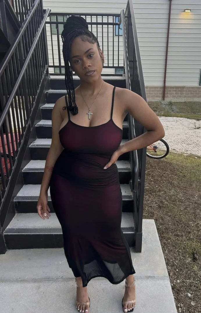 Ebony auntie image 3