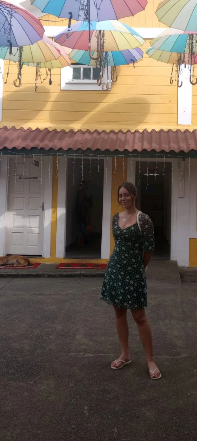 Esposa novinha do corno manso com outro image 3