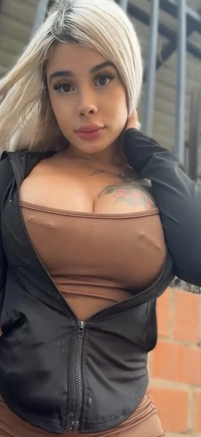Big titis girl in the street image 16