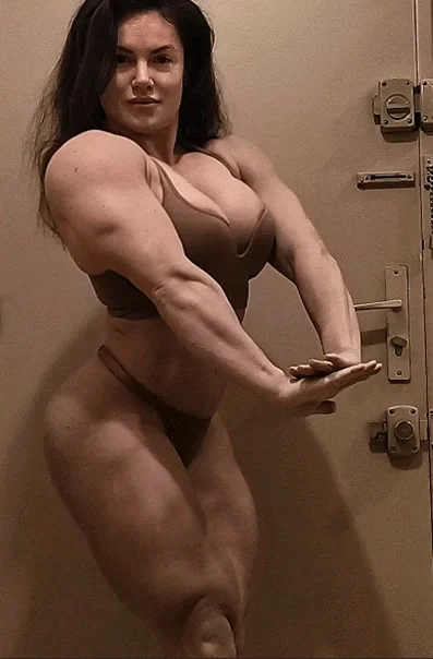 Dianna IFBB image 13