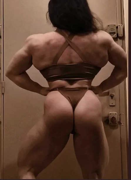 Dianna IFBB image 19