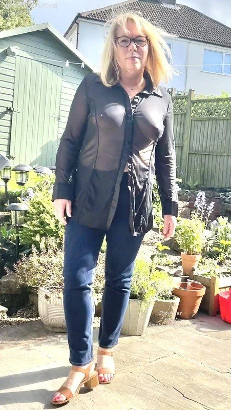 Milf - Vicky image 4