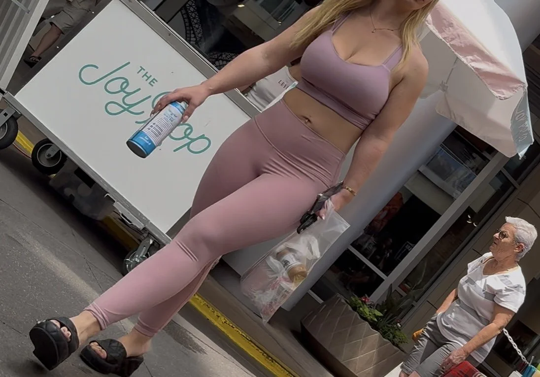 loira cavala rabuda de legging rosa image 2