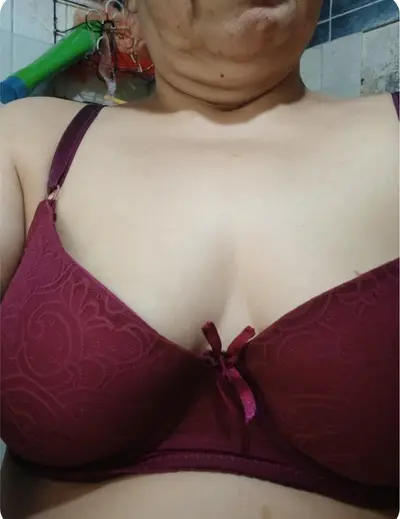 Señora Sandra de 50 todo una madura quiere que le meta la verga cover image