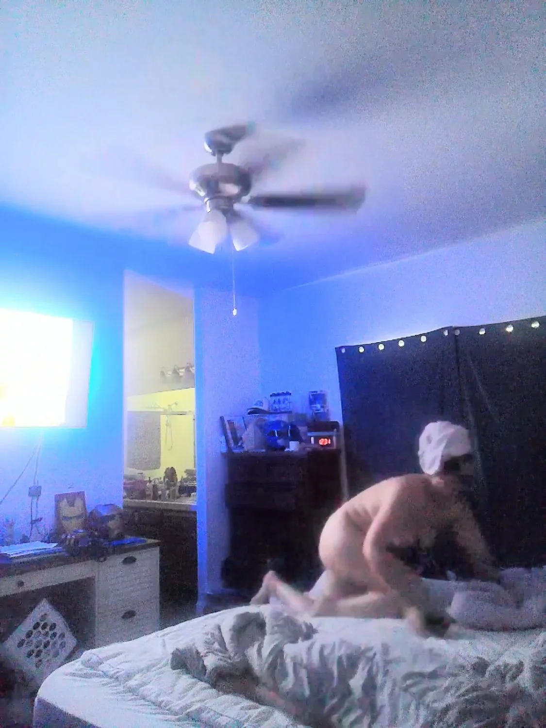 Shower Voyeur image 9