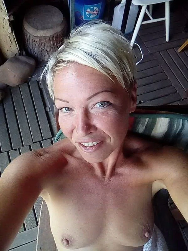 Fit German MILF main image