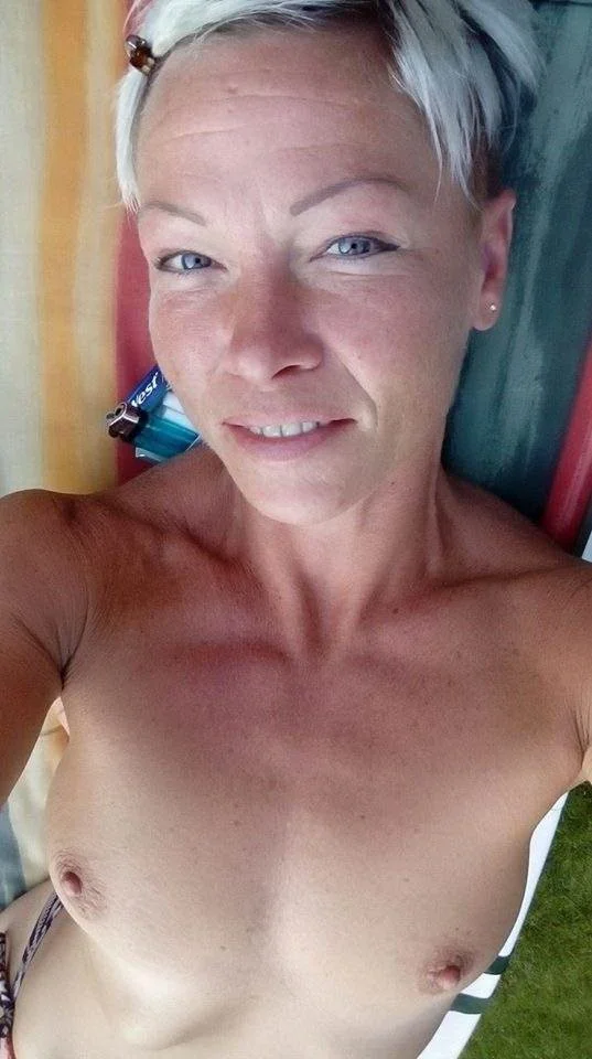 Fit German MILF image 28