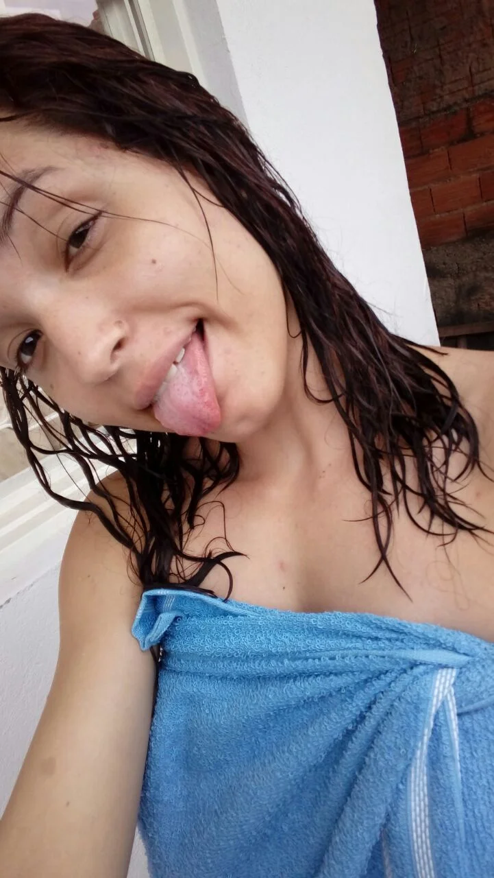 Novinha pelada image 2