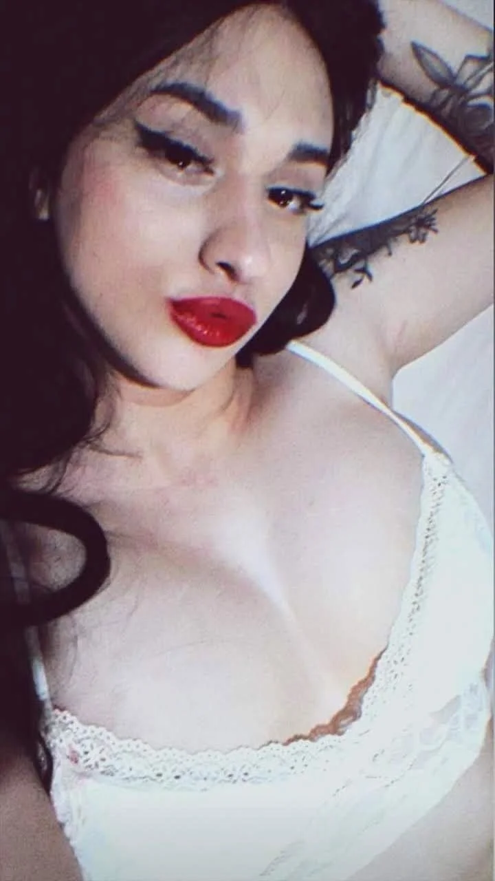 Blanca linda flaca sexy con enormes tetas deliciosa culona image 6