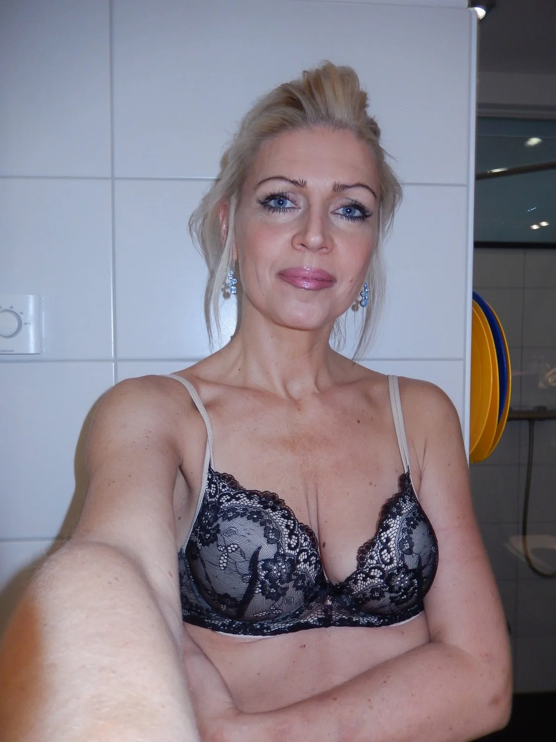 Sexy Blonde Milf (5/6) image 2