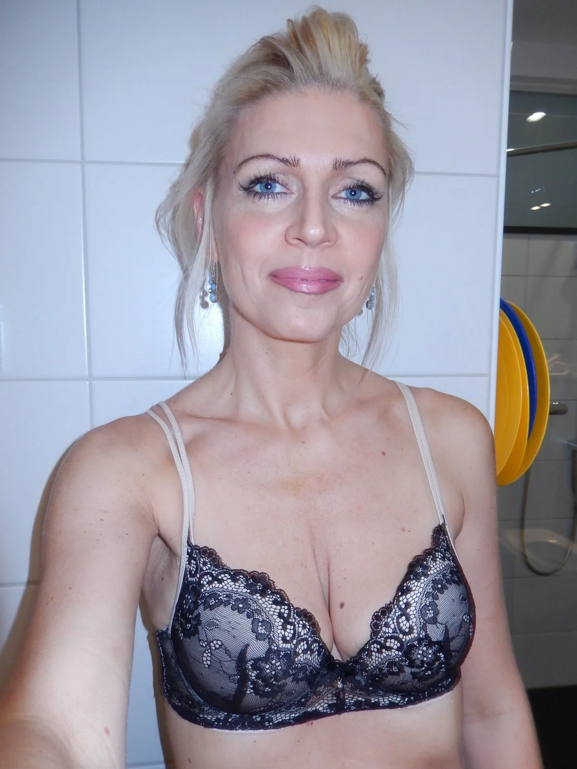 Sexy Blonde Milf (5/6) image 24
