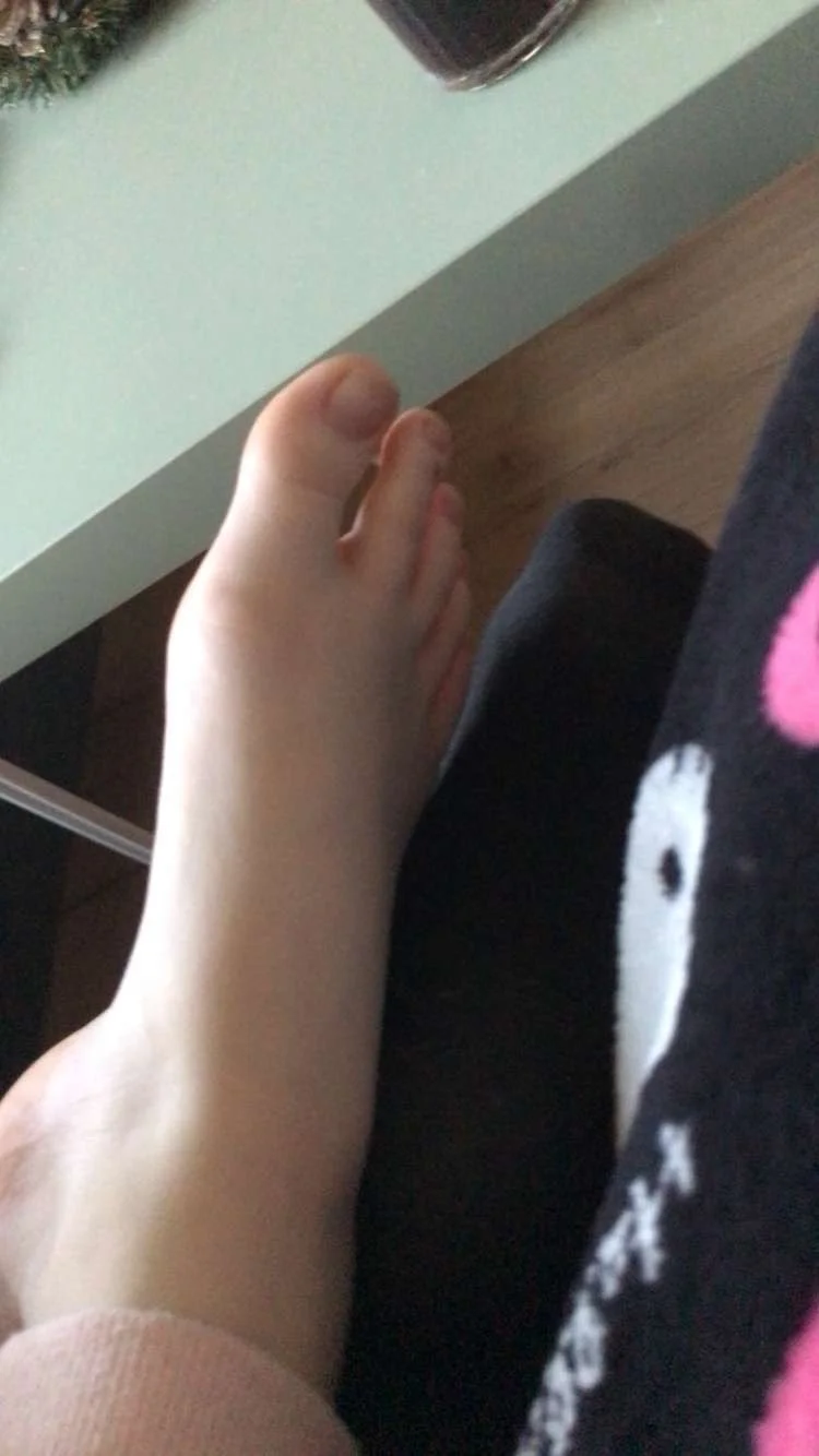 Friends gf pretty feet image 10