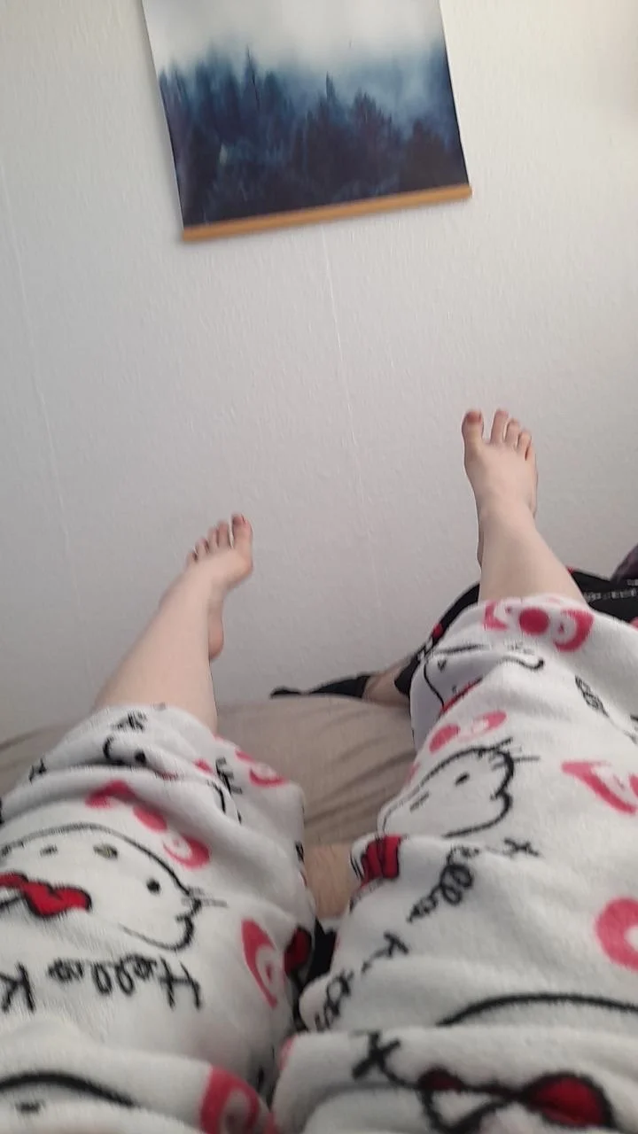 Friends gf pretty feet image 5