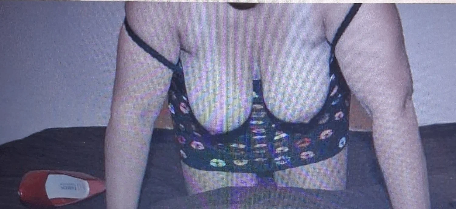 Lightskin Buffalo,Ny slut Latoria off of Clarence Ave coochie stay wet great dick sucker main image
