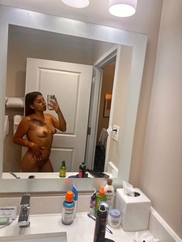 Corpus Latina Honey image 4