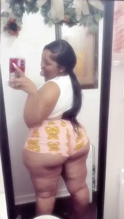 Fat booty yonna🥵🍑 cover image