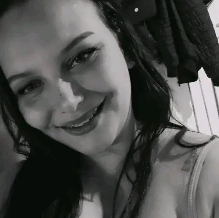 Karol Silva: 💗🌺📿 image 8