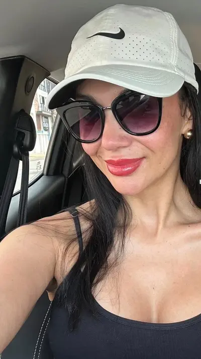 Morena casada gosta de dar para 2 machos cover image