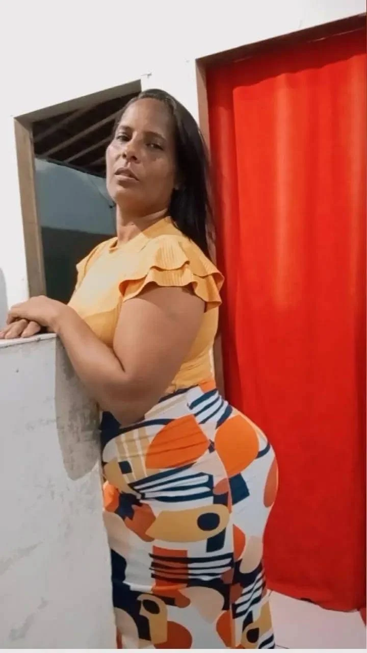 Cretinha deliciosa do rabao gg o crente que eu queria comer image 6
