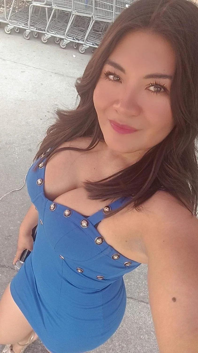 Edecán madura mexicana image 10
