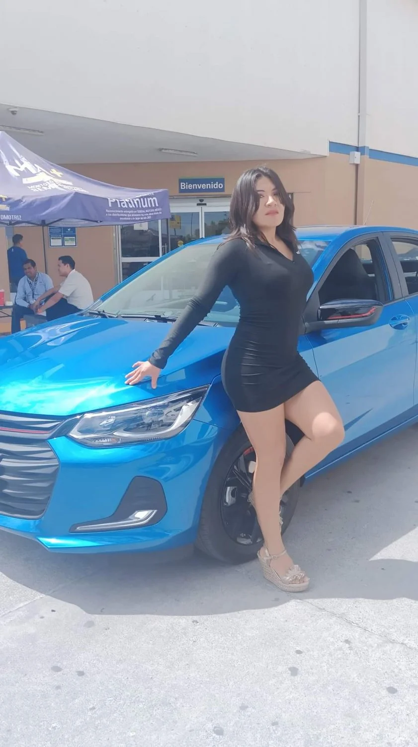 Edecán madura mexicana image 13