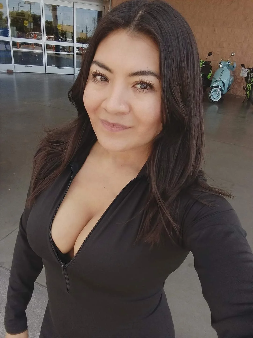 Edecán madura mexicana image 14