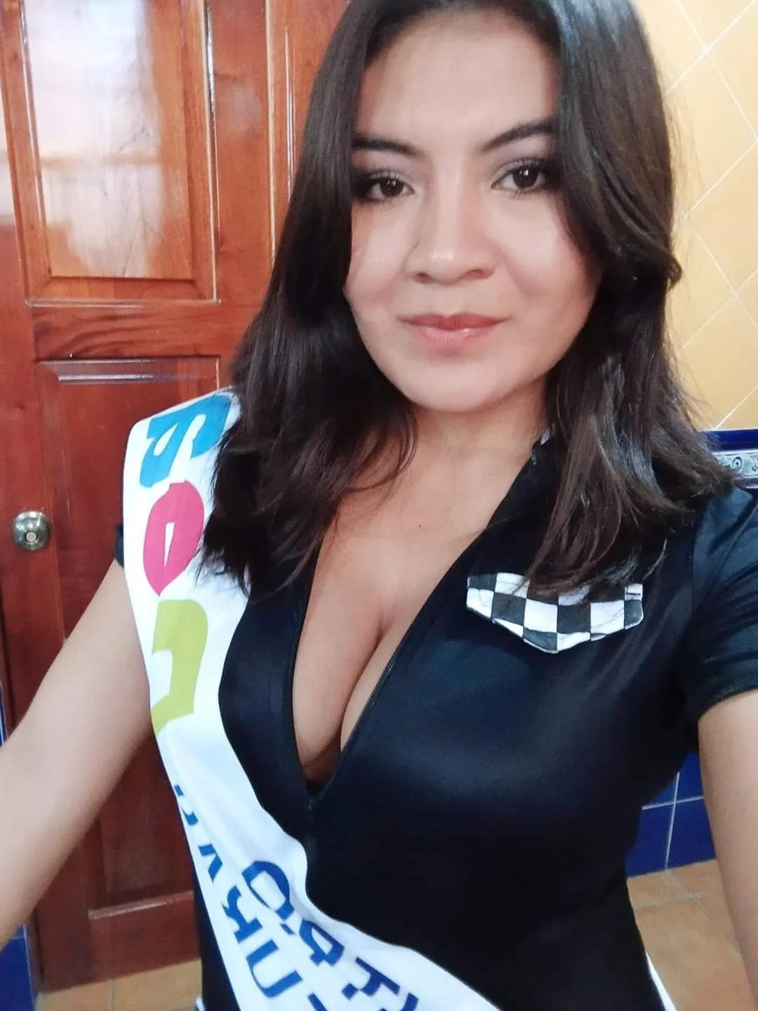 Edecán madura mexicana image 21
