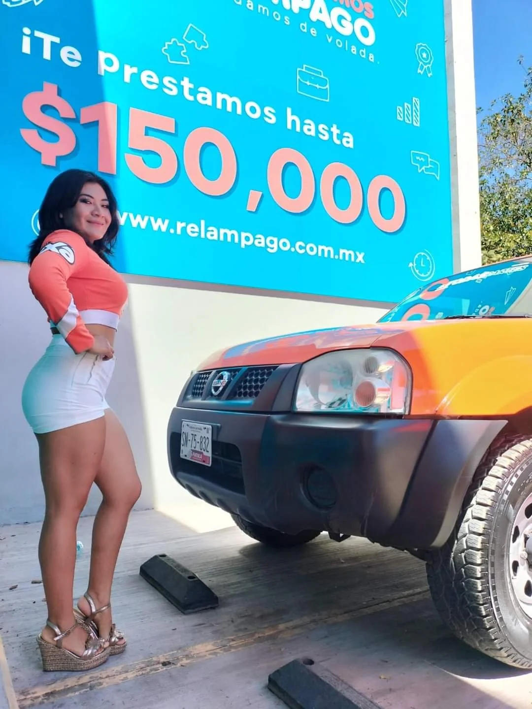 Edecán madura mexicana image 26