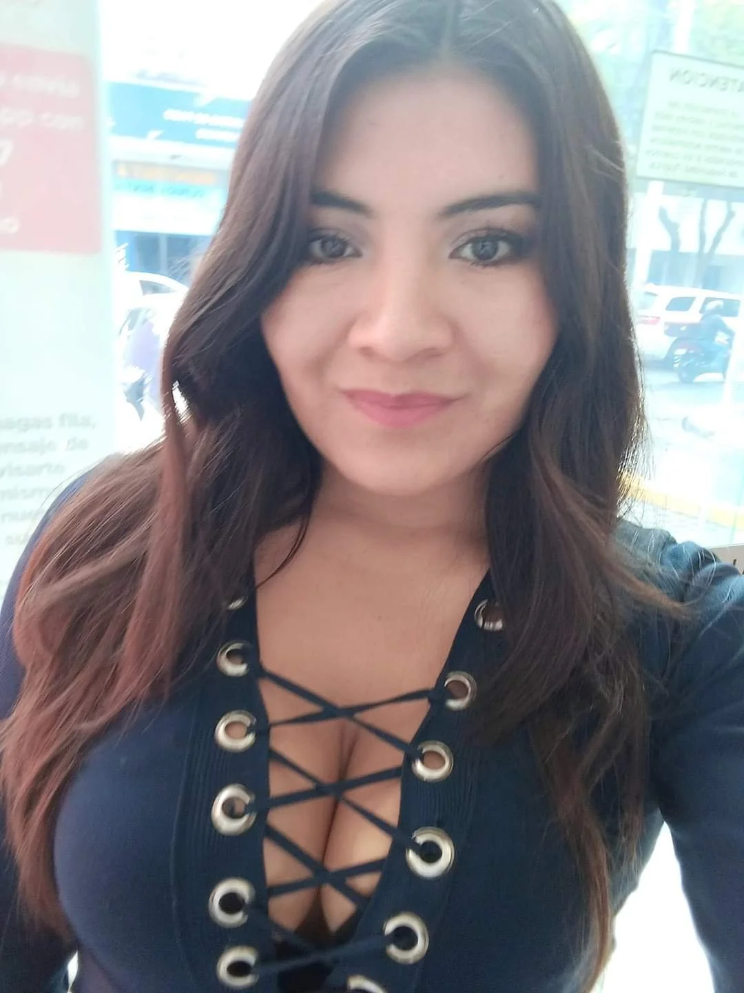 Edecán madura mexicana image 9