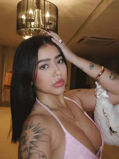 Novinha morena famosa influencer tá a cada dia mais gostosa e safada cover image