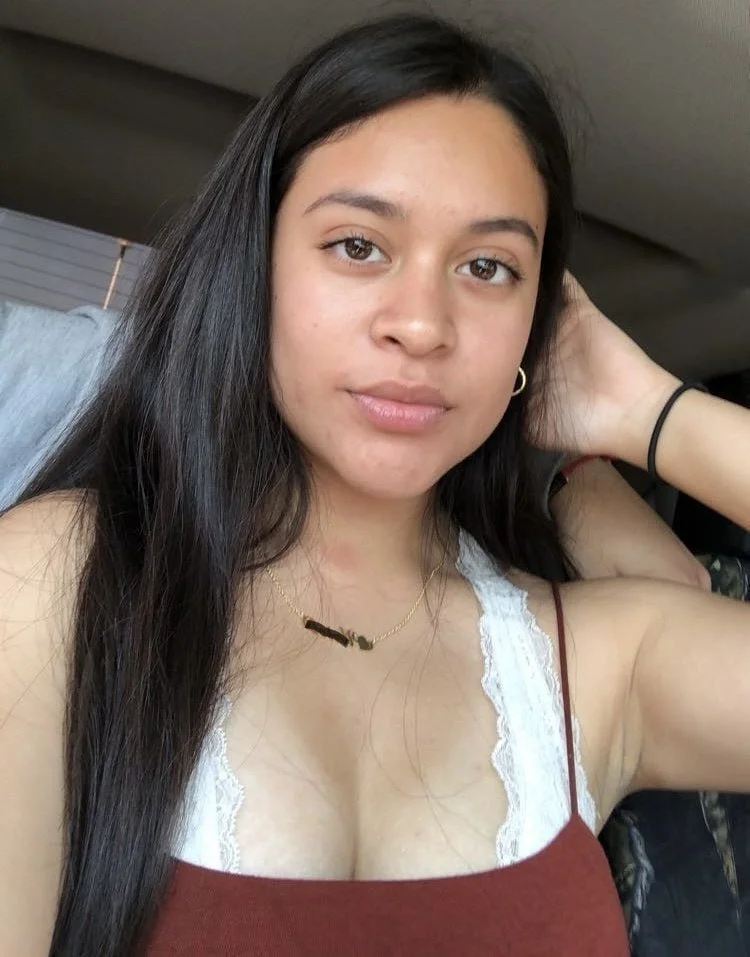 Que bonitos pezones tiene 🤤🥵 image 4