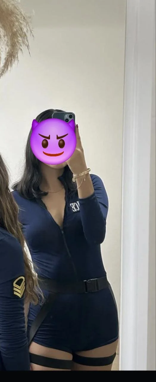 Amigo cornudo quiere exhibir a su crush. Digan como la usarían en los comentarios image 11