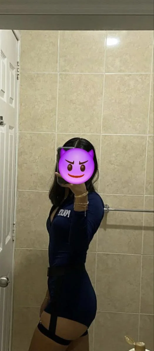 Amigo cornudo quiere exhibir a su crush. Digan como la usarían en los comentarios image 12
