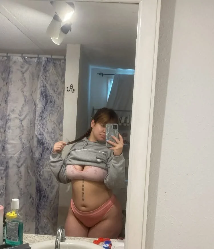 Foreign Candy 👅🍑 image 2