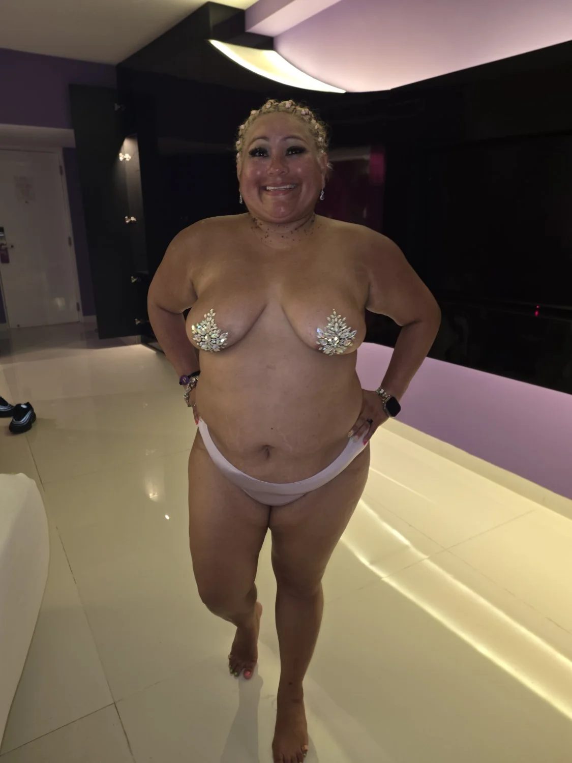 Texas bbw wife loves showing off image 2