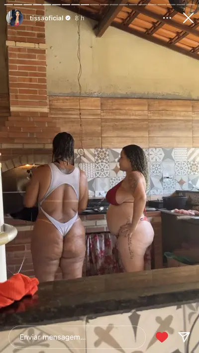 Gostosa de biquíni cover image