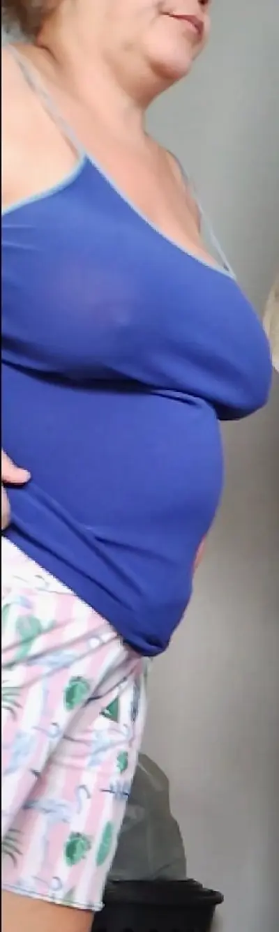 Sogrinha peituda exibida cover image