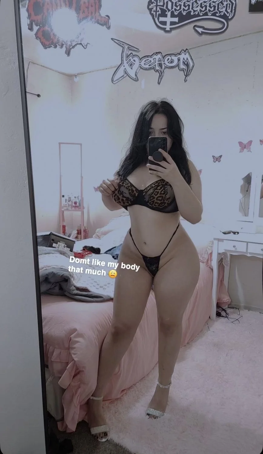 Bakersfield Latina Riding Dildo image 6