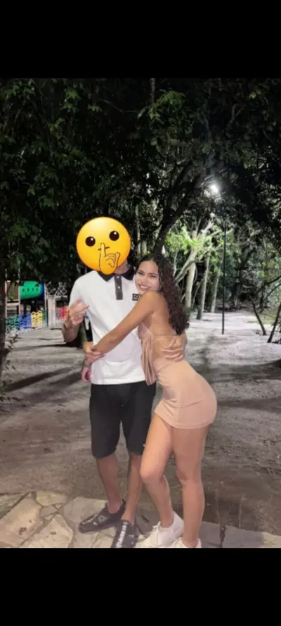 O namorado não dá conta, então ela senta no primo dele cover image