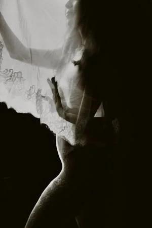 Something is different in the UTAH water boudoir image 41