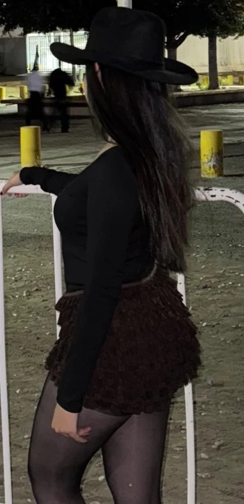 Anna Valen, una perra con cuerpo sabroso que lo exhibe en sus redes, que rica perra main image