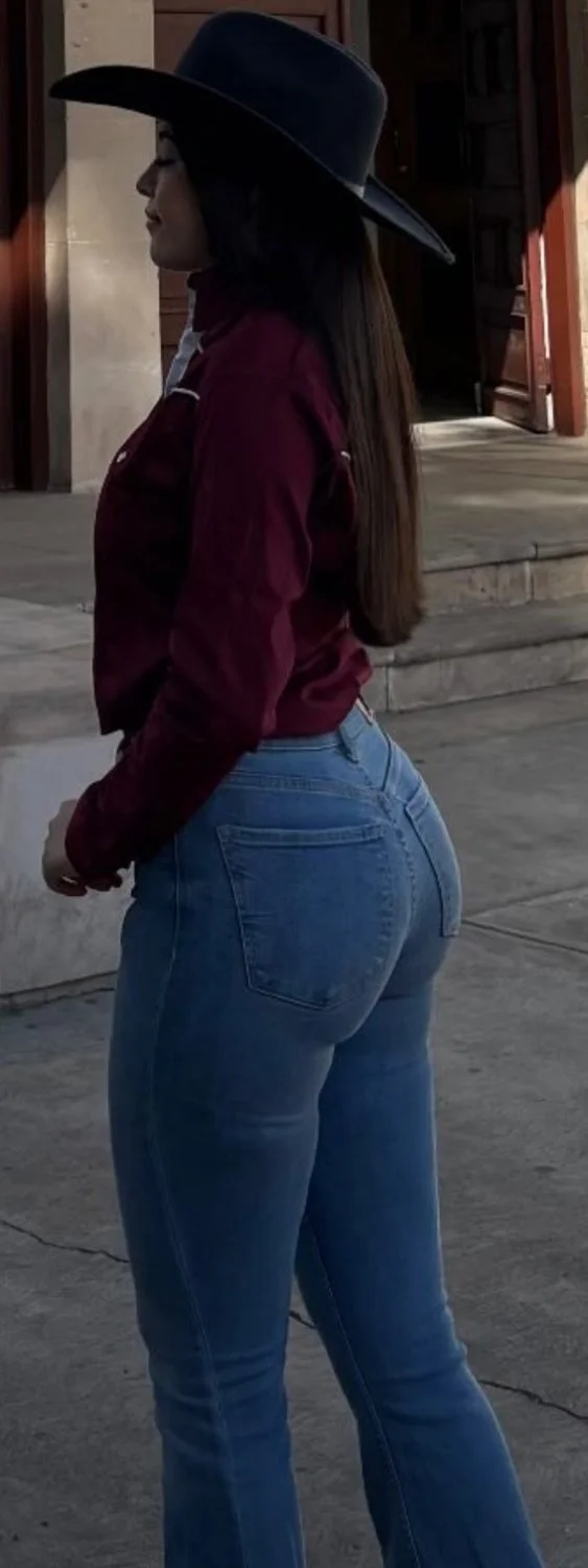 Anna Valen, una perra con cuerpo sabroso que lo exhibe en sus redes, que rica perra image 4