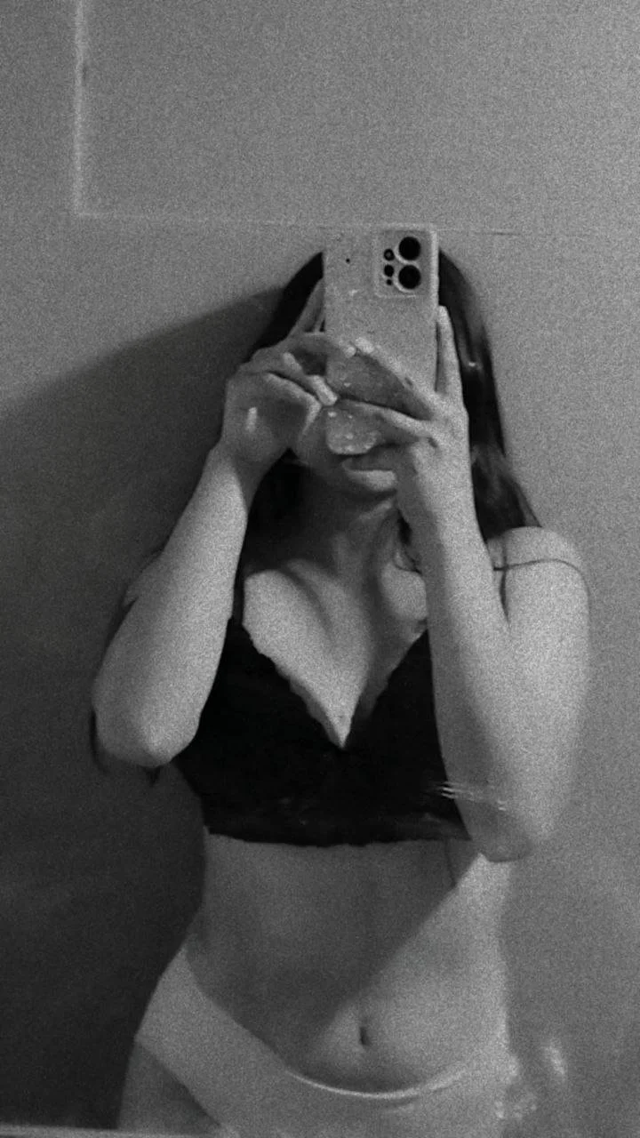Jovencita le gusta exhibirse image 23