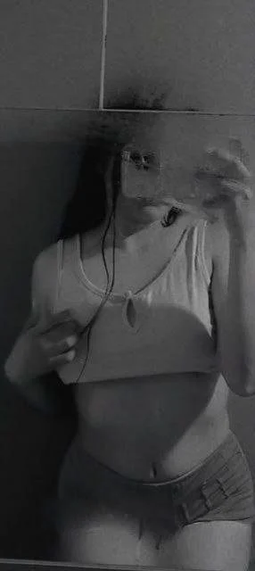 Jovencita le gusta exhibirse image 41