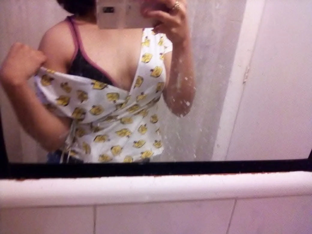 Toda una puta con esa carita más de perrita con ricas tetas image 11
