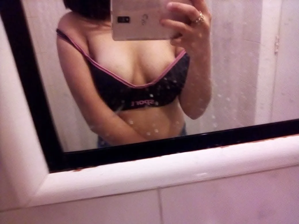 Toda una puta con esa carita más de perrita con ricas tetas image 17