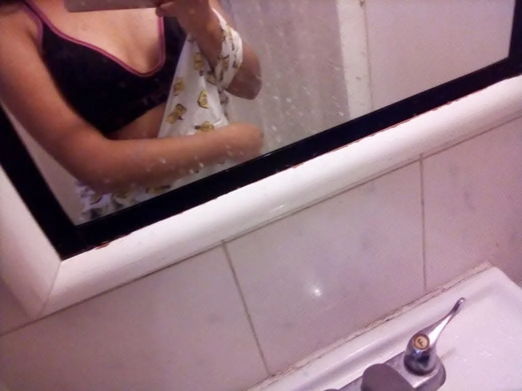 Toda una puta con esa carita más de perrita con ricas tetas image 26
